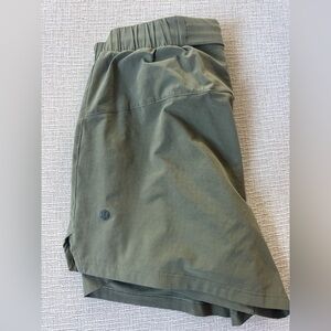 Men’s lululemon 4-inch lined shorts